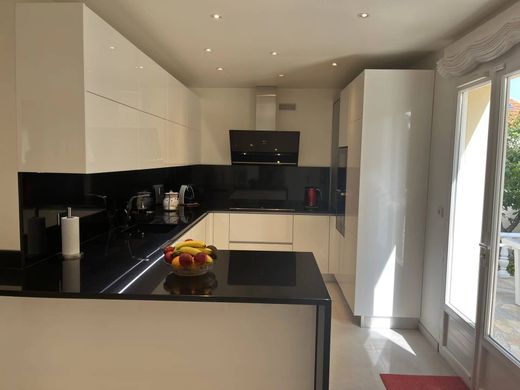 Luksusowy dom w Les Clayes-sous-Bois, Yvelines