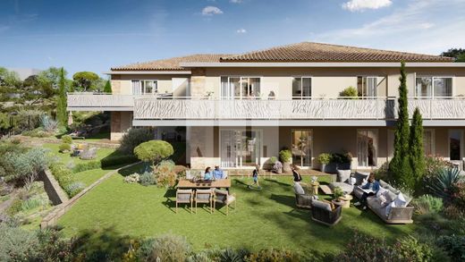 Apartment / Etagenwohnung in Cannes, Alpes-Maritimes