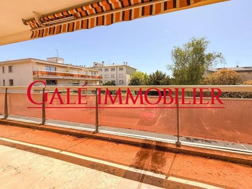 Apartment in Bourg-la-Reine, Hauts-de-Seine