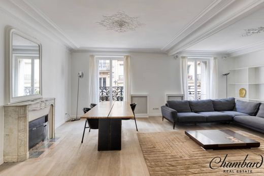 Apartment in Champs-Elysées, Madeleine, Triangle d’or, Paris