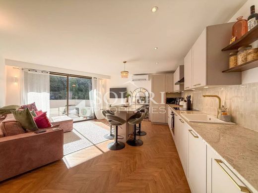 Apartment / Etagenwohnung in Théoule-sur-Mer, Alpes-Maritimes