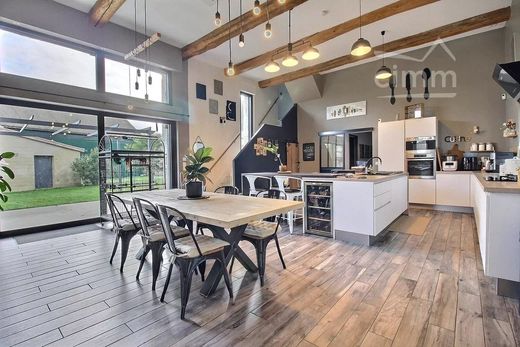 Luxury home in Berthenay, Indre and Loire