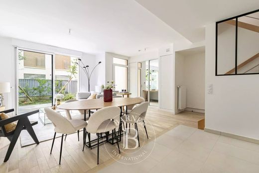 Apartment in Motte-Picquet, Commerce, Necker, Paris
