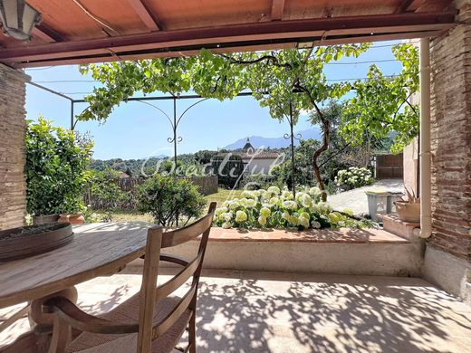 Maison de luxe à Prades, Pyrénées-Orientales