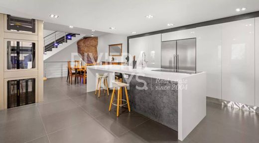 Apartment / Etagenwohnung in Cannes, Alpes-Maritimes