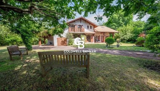 Luxury home in Le Haillan, Gironde