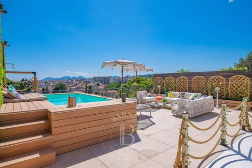 Apartment / Etagenwohnung in Cannes, Alpes-Maritimes