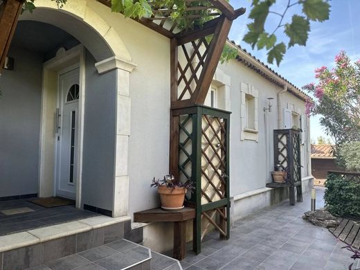 Luxe woning in Miramas, Bouches-du-Rhône