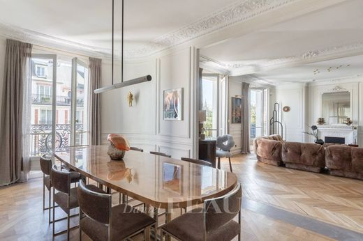 Apartment / Etagenwohnung in Tour Eiffel, Invalides – Ecole Militaire, Saint-Thomas d’Aquin, Paris