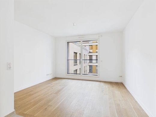 Apartment in Issy-les-Moulineaux, Hauts-de-Seine