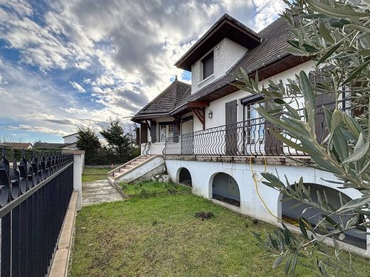 Casa de luxo - Décines-Charpieu, Ródano