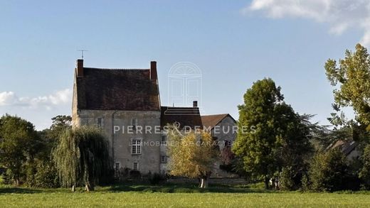 Rural or Farmhouse in Châteauroux, Indre