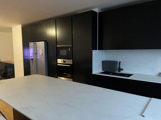 Apartment / Etagenwohnung in Les Lilas, Seine-Saint-Denis