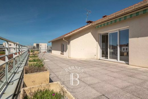 Apartament w Sathonay-Camp, Rhône