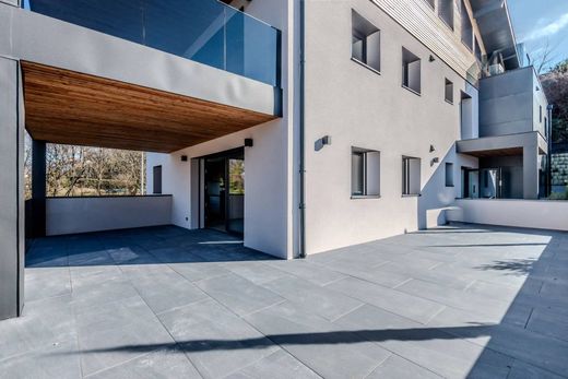 Apartment / Etagenwohnung in Neuvecelle, Haute-Savoie