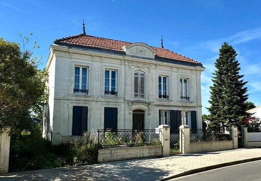 Luxus-Haus in Ambarès-et-Lagrave, Gironde