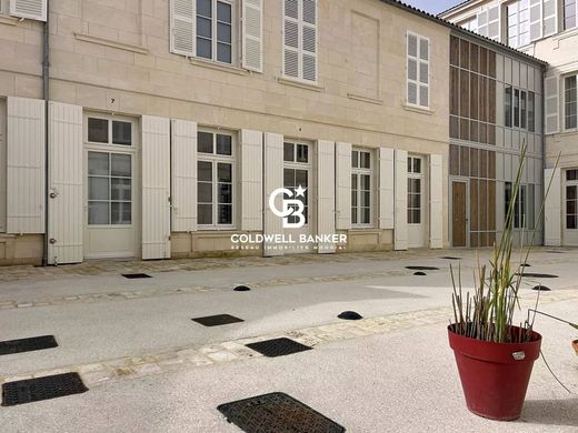 Apartment / Etagenwohnung in Rochefort, Charente-Maritime