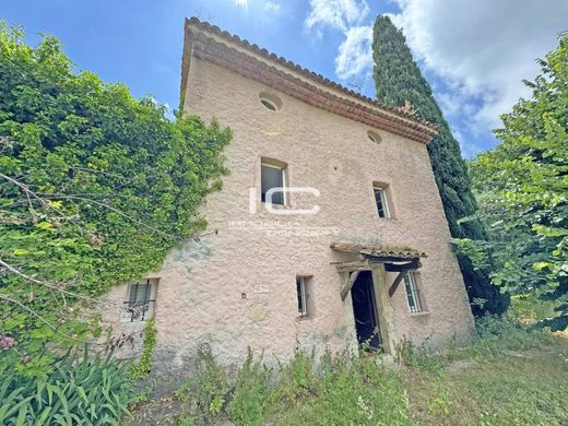 Grasse, Alpes-Maritimesの高級住宅