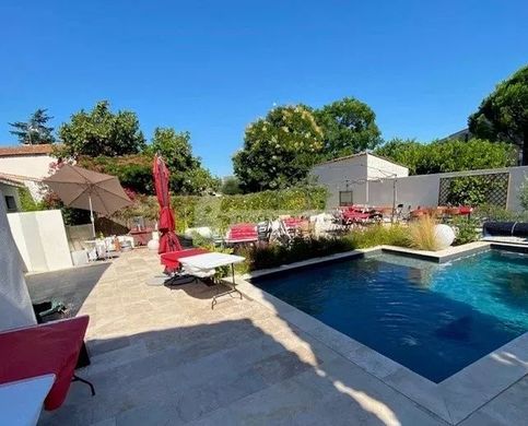 Luxury home in Arles, Bouches-du-Rhône