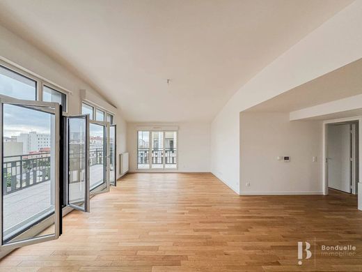 Apartment in Courbevoie, Hauts-de-Seine