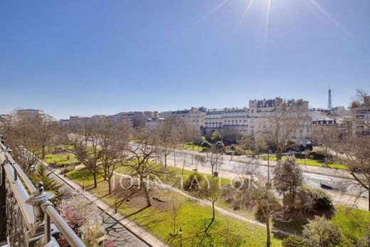 Apartment in La Muette, Auteuil, Porte Dauphine, Paris