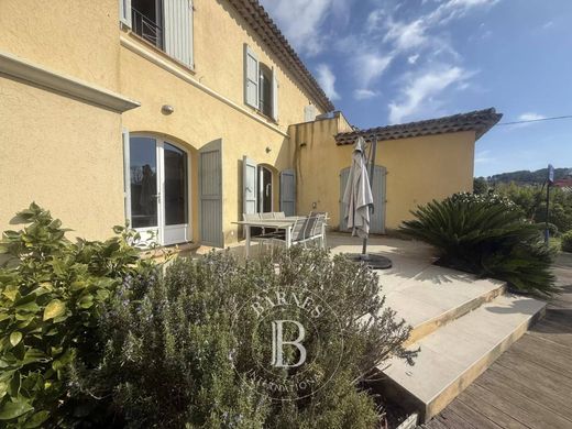 Villa in Châteauneuf-Grasse, Alpes-Maritimes