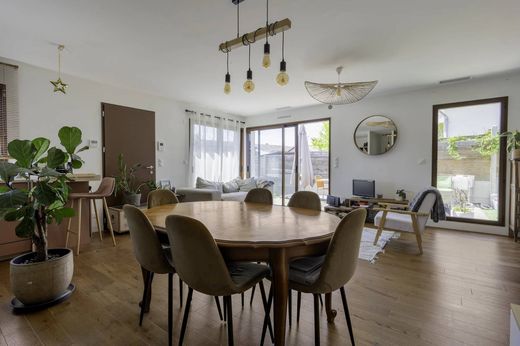 Luxury home in Mérignac, Gironde