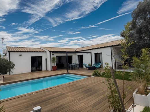 Luxe woning in Saint-Jean-de-Liversay, Charente-Maritime