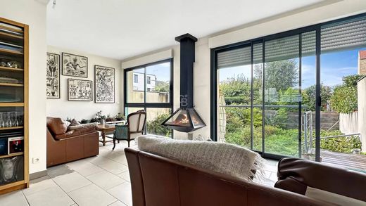 Luxe woning in Issy-les-Moulineaux, Hauts-de-Seine