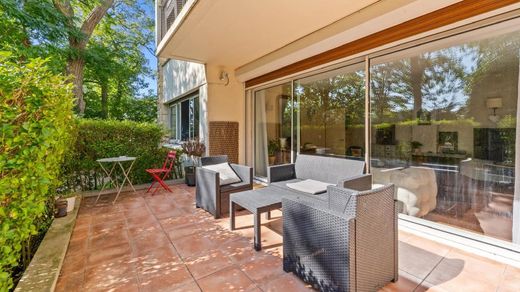 Apartment in Marnes-la-Coquette, Hauts-de-Seine