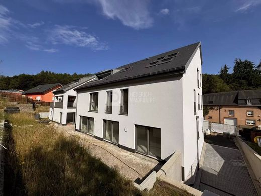 Daire Hobscheid, Capellen