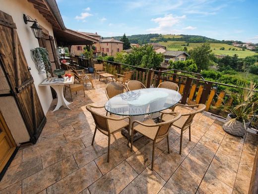 Luxury home in Oingt, Rhône
