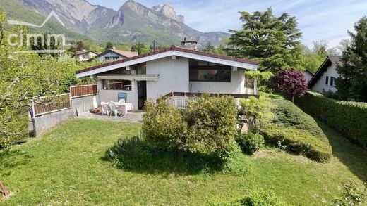 Casa di lusso a Saint-Ismier, Isère
