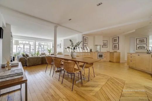 Apartment in Canal Saint Martin, Château d’Eau, Porte Saint-Denis, Paris