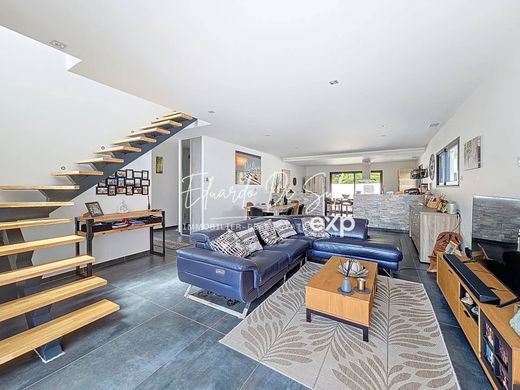 Pompignac, Girondeの高級住宅