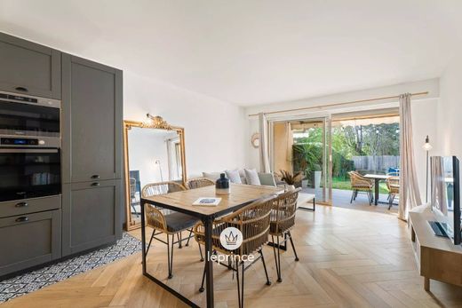 Apartment / Etagenwohnung in Nizza, Alpes-Maritimes