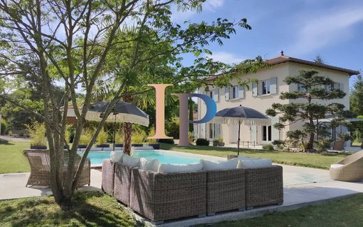 Luxury home in Charlieu, Loire
