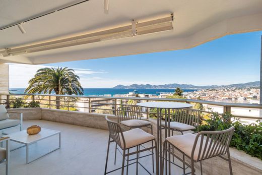 Apartment / Etagenwohnung in Cannes, Alpes-Maritimes