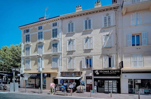 Apartment / Etagenwohnung in Cannes, Alpes-Maritimes