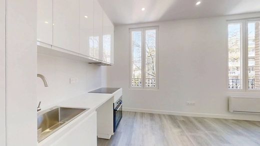 Appartamento a Clichy, Hauts-de-Seine
