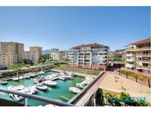 Appartement à Mandelieu-la-Napoule, Alpes-Maritimes