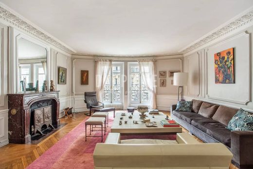 Apartment in Tour Eiffel, Invalides – Ecole Militaire, Saint-Thomas d’Aquin, Paris