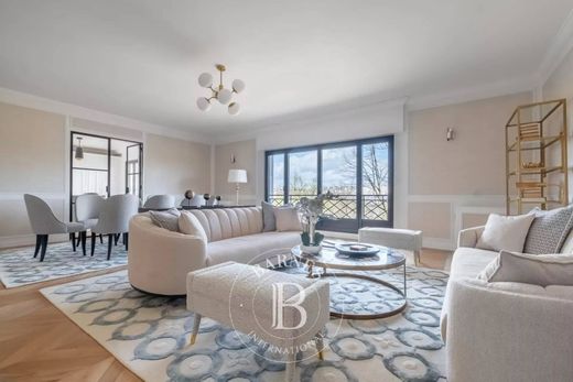 Apartment in Tour Eiffel, Invalides – Ecole Militaire, Saint-Thomas d’Aquin, Paris