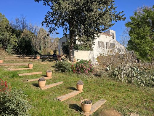 Daire Meyreuil, Bouches-du-Rhône