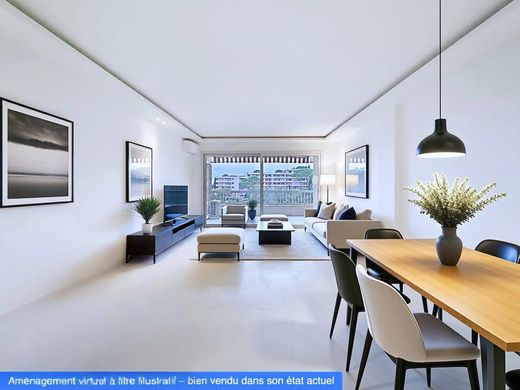 Apartment / Etagenwohnung in Nizza, Alpes-Maritimes