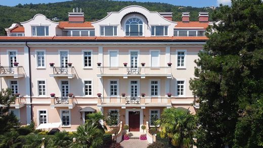 Apartment for sale in Opatija