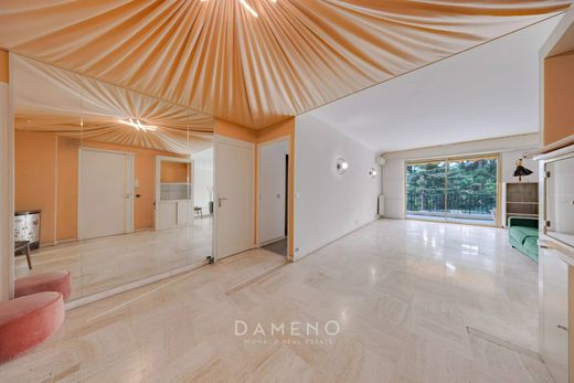 Apartment / Etagenwohnung in Cap-d'Ail, Alpes-Maritimes