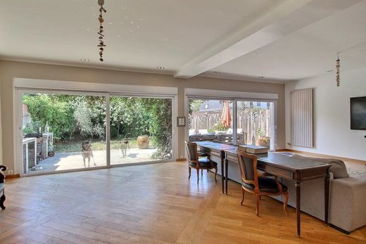 Saint-Maur-des-Fossés, Val-de-Marneの高級住宅