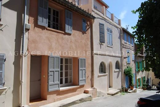 아파트 / 생 트로 페, Var