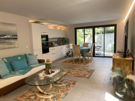 Apartment / Etagenwohnung in Saint-Tropez, Var